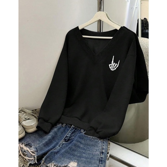 🌹🆕 Y2K Fleece Sweatshirt V-Neck Skeleton Hand Design XS - Picture 5 of 6